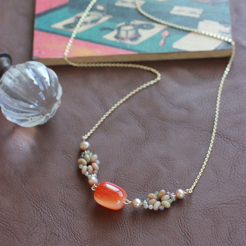 Carnelian&#39;s glossy single-grain necklace