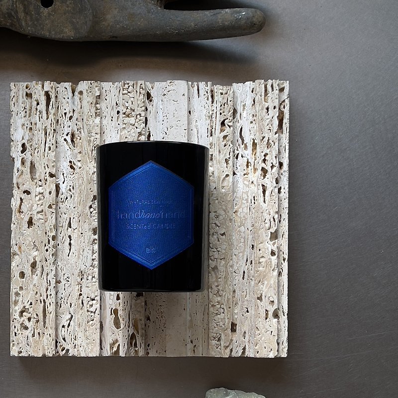 handhandhand scented essential oil candle/wooden ash - เทียน/เชิงเทียน - วัสดุอื่นๆ สีดำ
