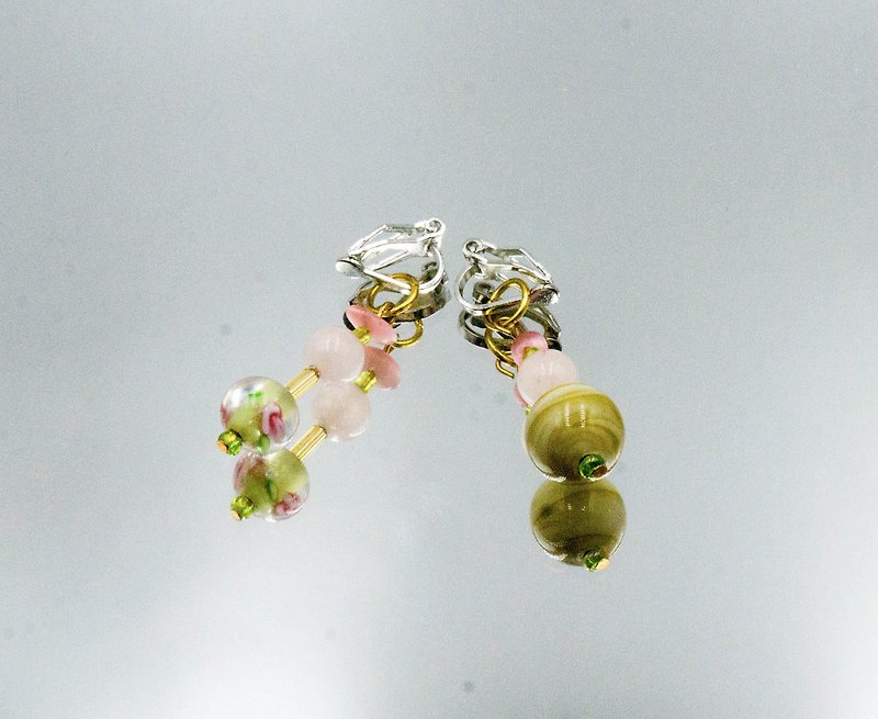 瑞典琉璃耳環・莓果汁 - 耳環/耳夾 - 琉璃 粉紅色