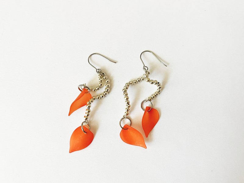 Autumn maple viewing in Juanjuan-orange handmade earrings - ต่างหู - โลหะ สีส้ม