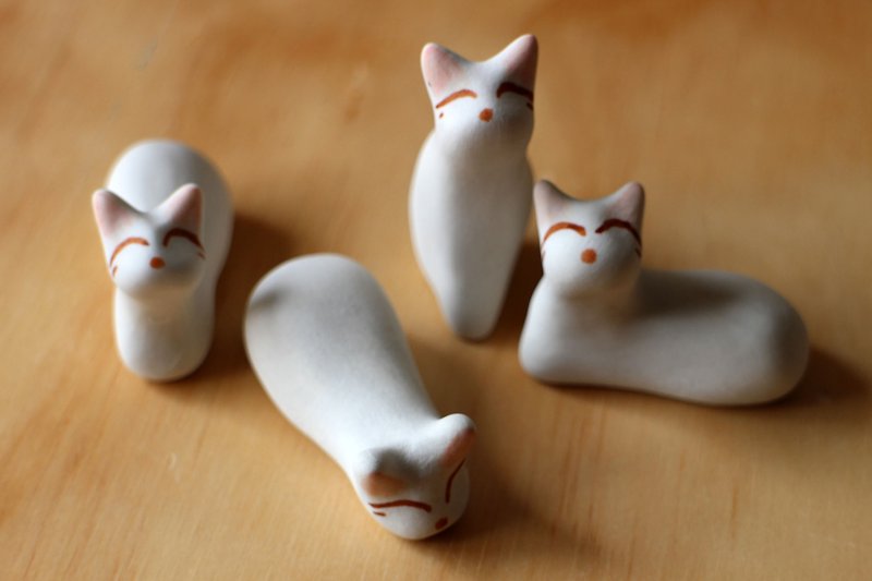 White cat and kitten Stone(cat type laboratory) - Stuffed Dolls & Figurines - Porcelain White