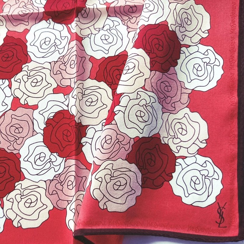 Yves Saint Laurent Vintage Handkerchief Red Roses 20 x 20 inches - ผ้าเช็ดหน้า - ผ้าฝ้าย/ผ้าลินิน สีแดง