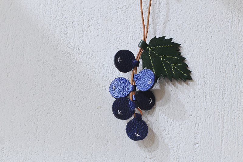 Yiranzhi original | Berry leather pendant | Plant series - พวงกุญแจ - หนังแท้ 