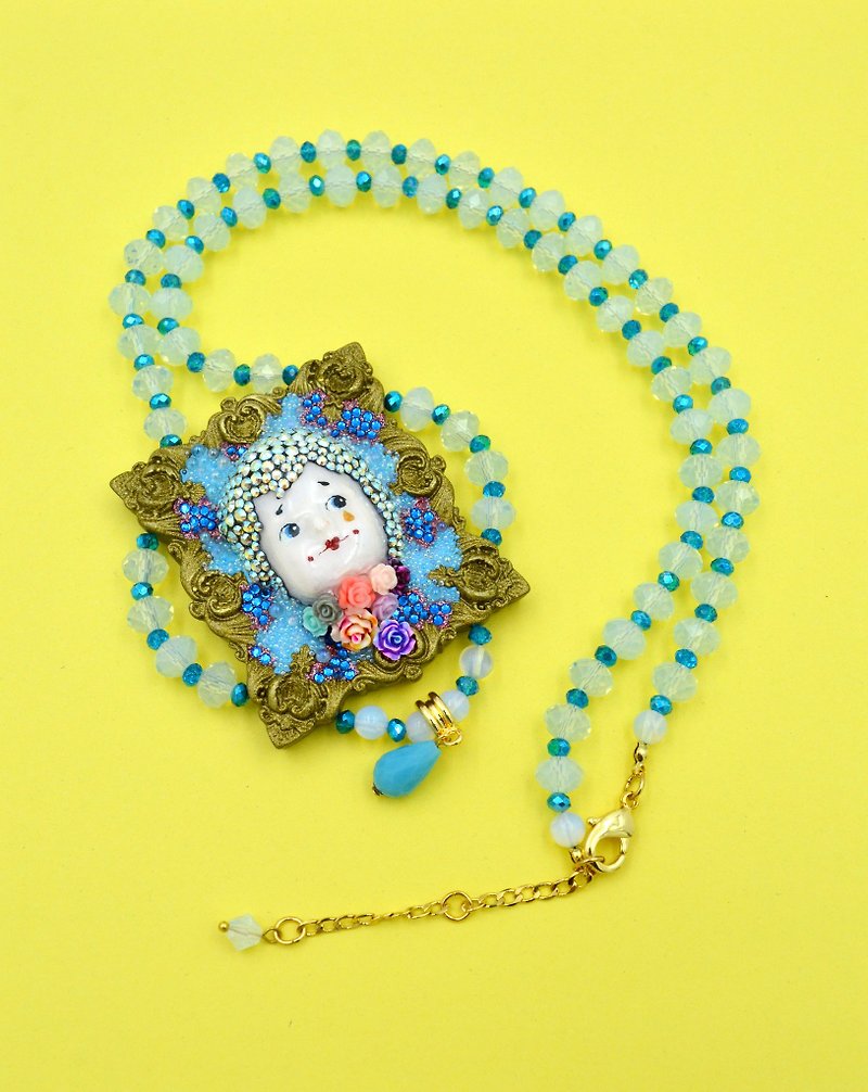 Crystal Clown Doll with Opal Beaded Necklace - สร้อยคอ - เครื่องเพชรพลอย สีใส