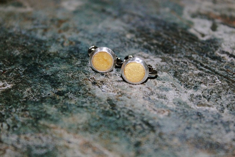 Texture goose yellow sterling silver round clip earrings - ต่างหู - ดินเผา สีเหลือง