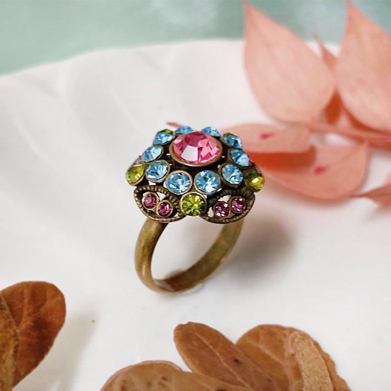 [Western Antique Jewelry] Colorful Flowers and Flowers Stereo Rhine Diamond Small Garden Beautiful Ring Gift
