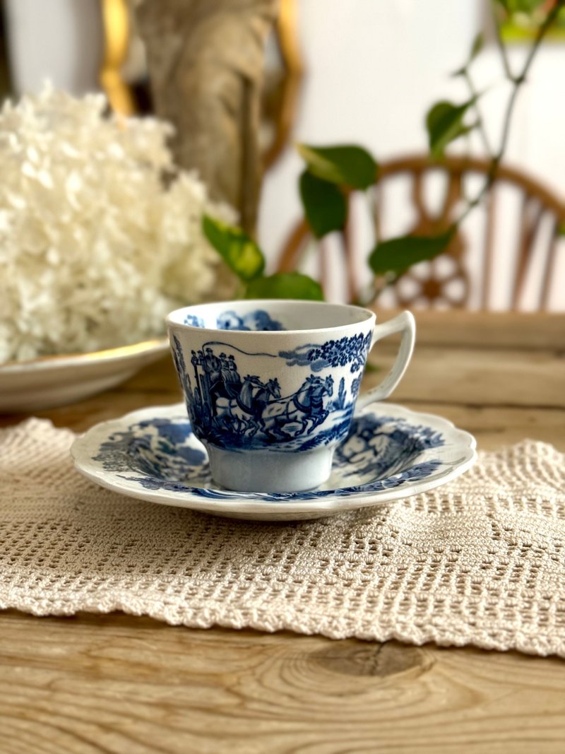 40639-Classic antique STAFFORDSHIRE cup saucer Coaching Days model - ถ้วย - เครื่องลายคราม 