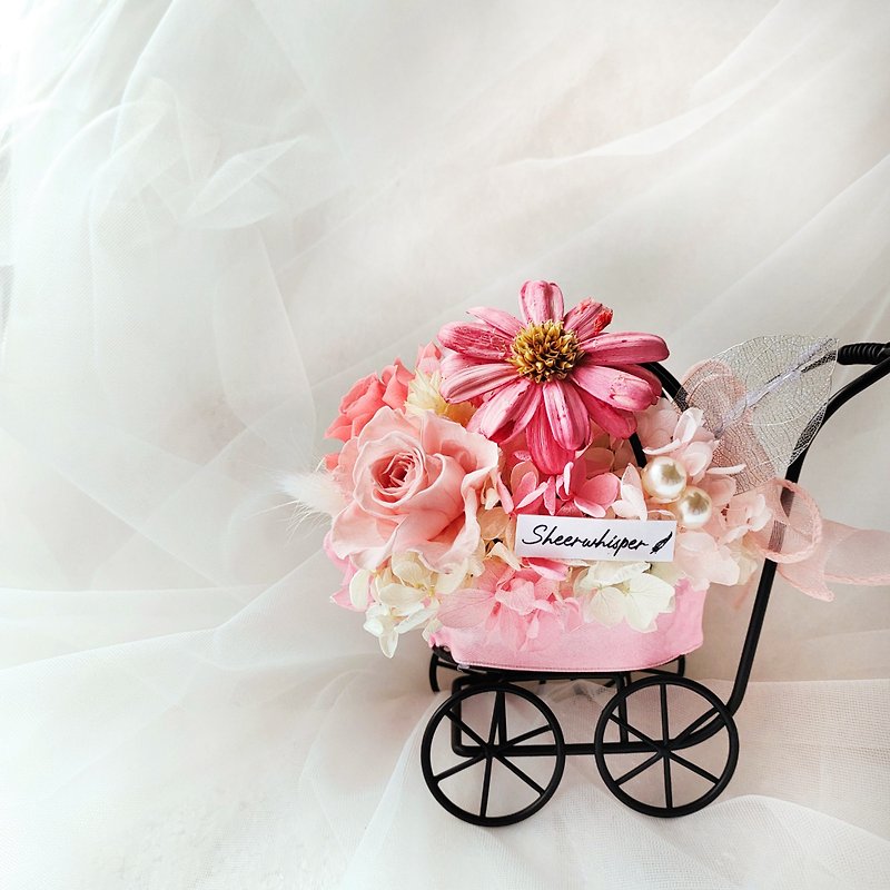 Exclusive! Sheer Whisper Hidden Flowers Preserved Flowers Stroller Small Table Flowers/Moon-month Gifts/Wedding Gifts - ของขวัญวันครบรอบ - พืช/ดอกไม้ สึชมพู