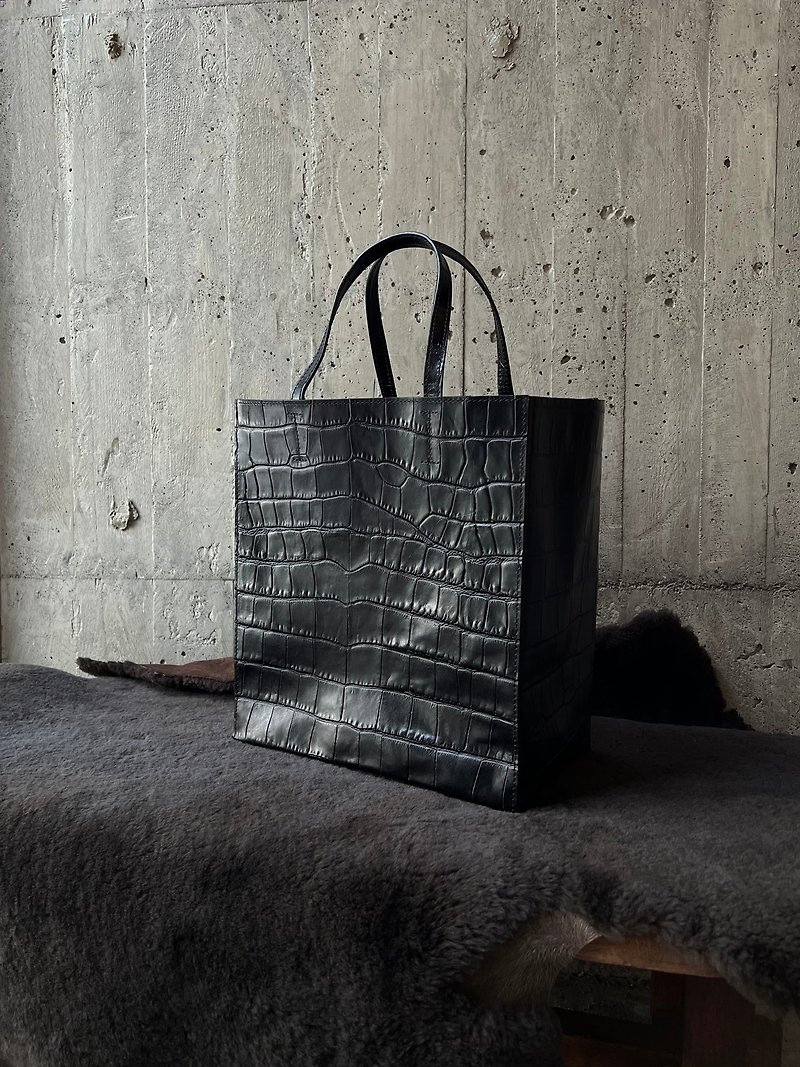 Real kraft paper bag black crocodile that gets fatter and taller [LBT Pro] - Handbags & Totes - Genuine Leather Black