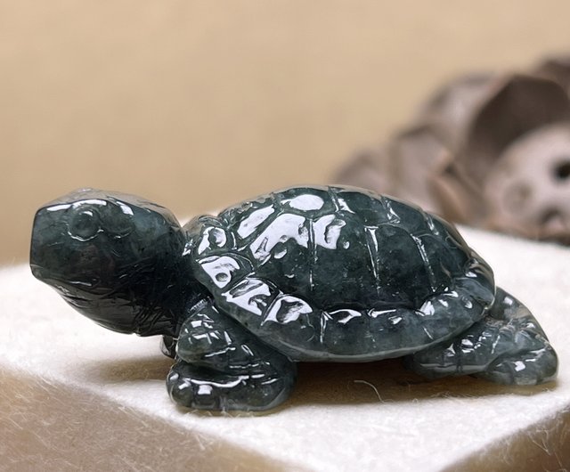 翡翠 置物 亀 中国古美術 彫刻 ヒスイ 縁起物 商売繁盛 長寿 木台骨董