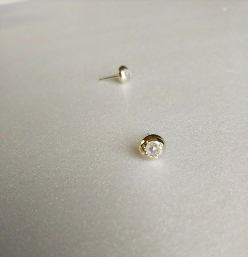 はなわか Pinkoi 代購 - sv925 月光石耳針