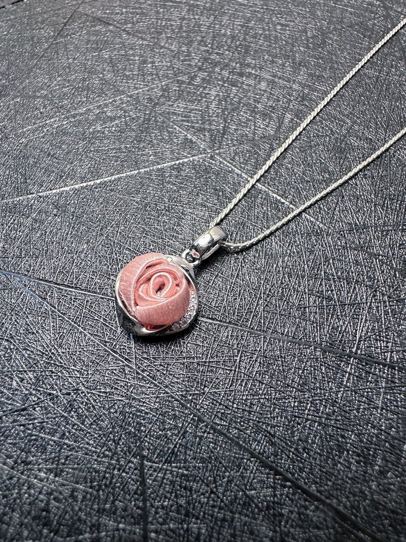 【Re-Re】Silk Flora - Stellar Serious - Tiny Rose Starry Necklace - สร้อยคอ - ผ้าไหม สีเงิน