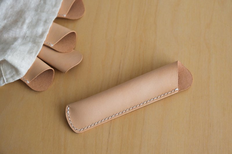 Vegetable tanned leather original color leather pen cover | Customized in Chinese and English - กล่องดินสอ/ถุงดินสอ - หนังแท้ สีนำ้ตาล