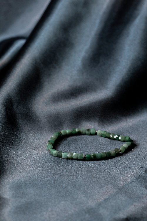 chingyihuang_jewelry CYH- 天然 哥倫比亞 方體鑽切 祖母綠 綠柱石 綠寶石銀珠 手環