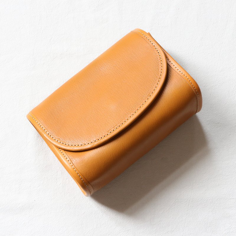 Sale Lightweight cowhide shoulder bag in camel - Messenger Bags & Sling Bags - Genuine Leather Orange