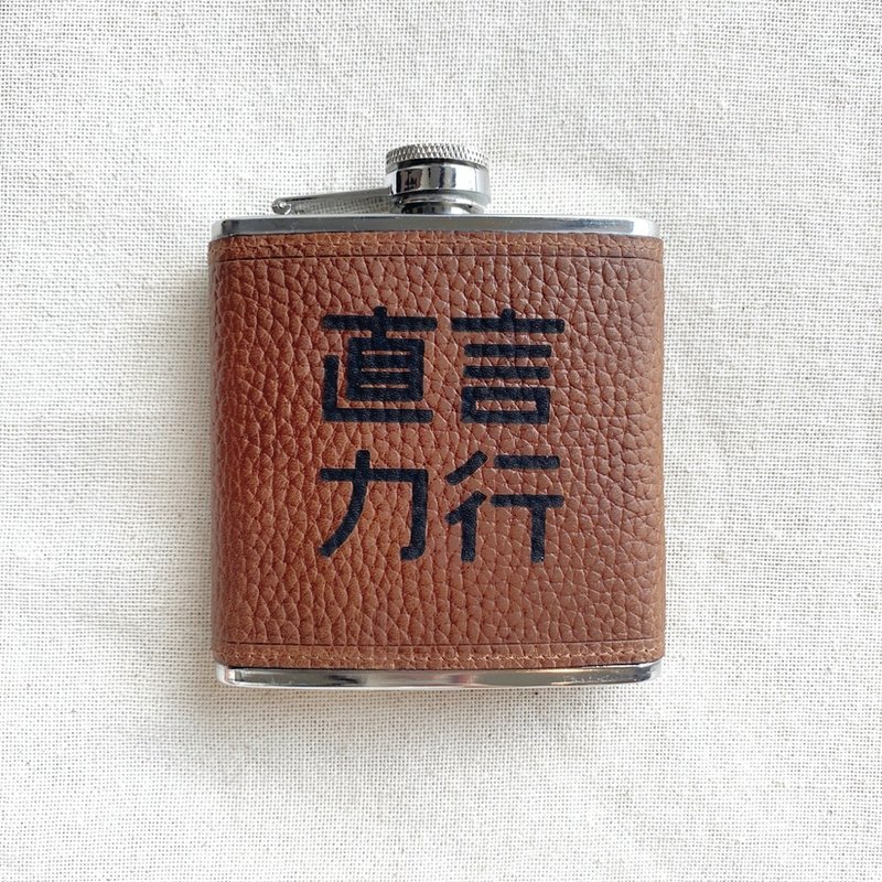 【禮物/現貨】【加購】酒壺雕刻特殊圖案請私訊設計師評估 - 酒杯/酒器 - 真皮 多色