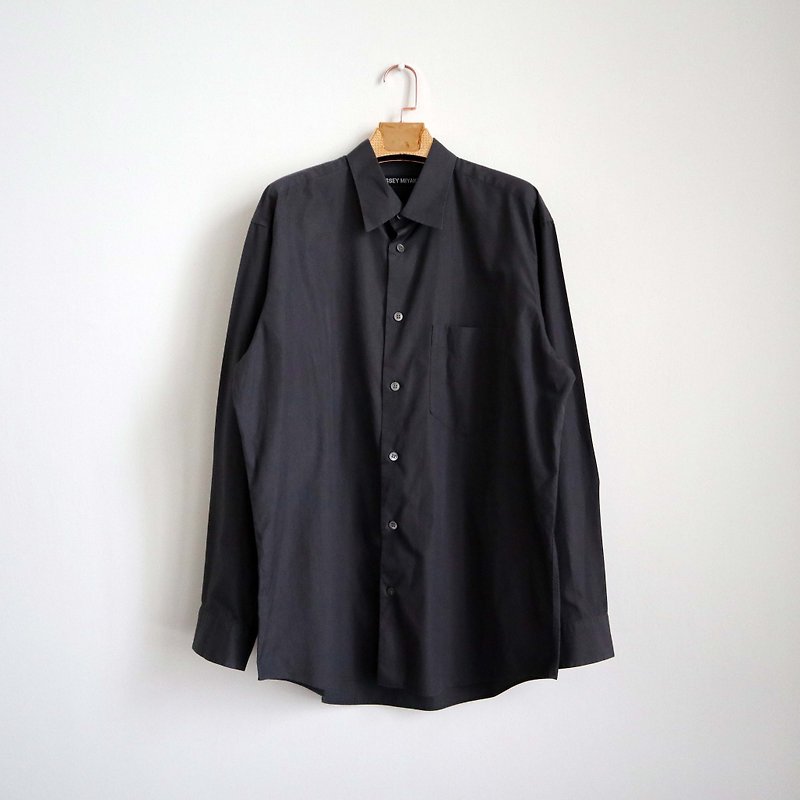 Pumpkin Vintage. Ancient ISSEY MIYAKE dark grey shirt - เสื้อเชิ้ตผู้ชาย - ผ้าฝ้าย/ผ้าลินิน สีเทา