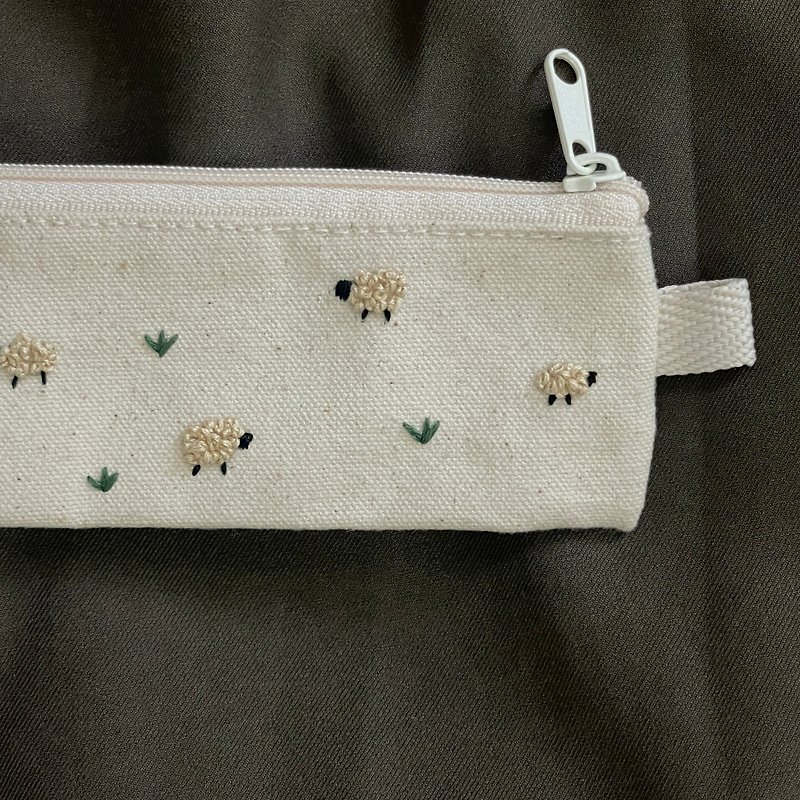 Fast shipping original design l embroidery pencil case sheep embroidery embroidery pencil case small stuff bag carry-on bag - Pencil Cases - Cotton & Hemp White