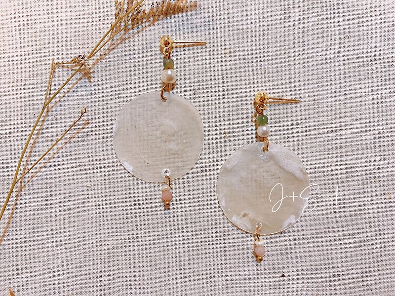 This+//Crystal earring series//sterling silver/natural ore/pearl/mirror shell/handmade/earring