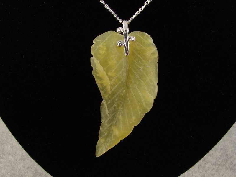 Jadeite Carved Leaf Necklace Yellow Lime Green Gemstone Pendant Necklace Jewelry - 項鍊 - 半寶石 黃色