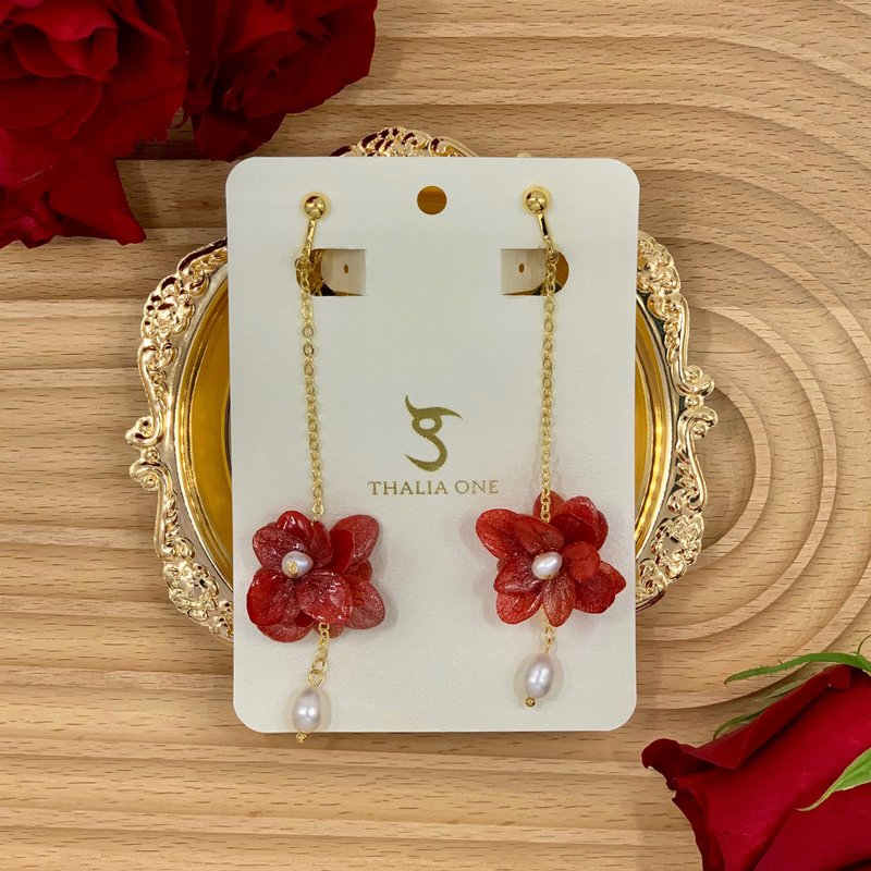 Classic Drape Love Crimson Series Real Flower Natural Pearl (Clip-On/Earhook/Earring) - Earrings & Clip-ons - Plants & Flowers Red