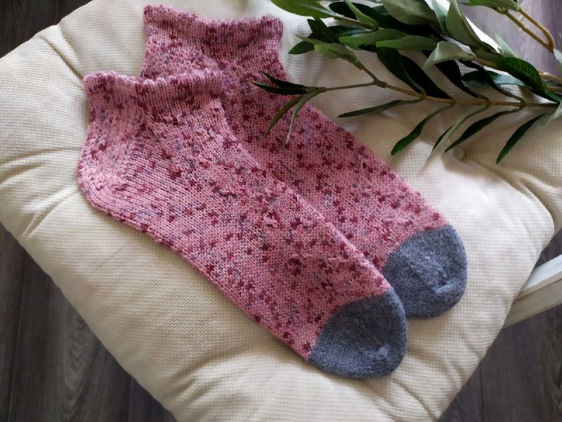 Handmade knitted womens socks/ Warm knitted accessory - 襪子 - 羊毛 粉紅色