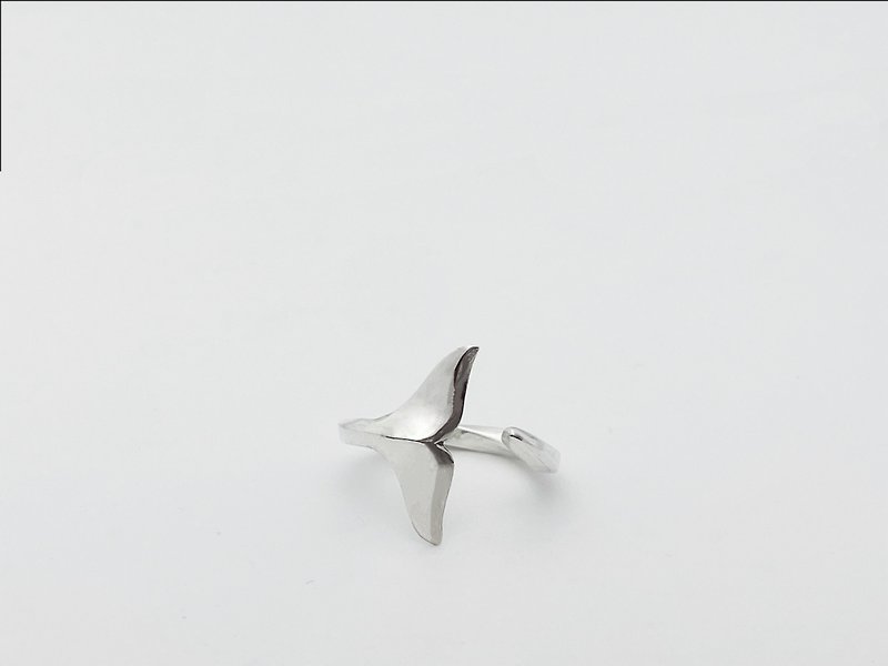 925 Sterling Silver Whale Tail Twist Ring