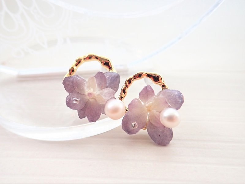 Yae Hydrangea ✕ Freshwater Pearl Earrings June Birthstone