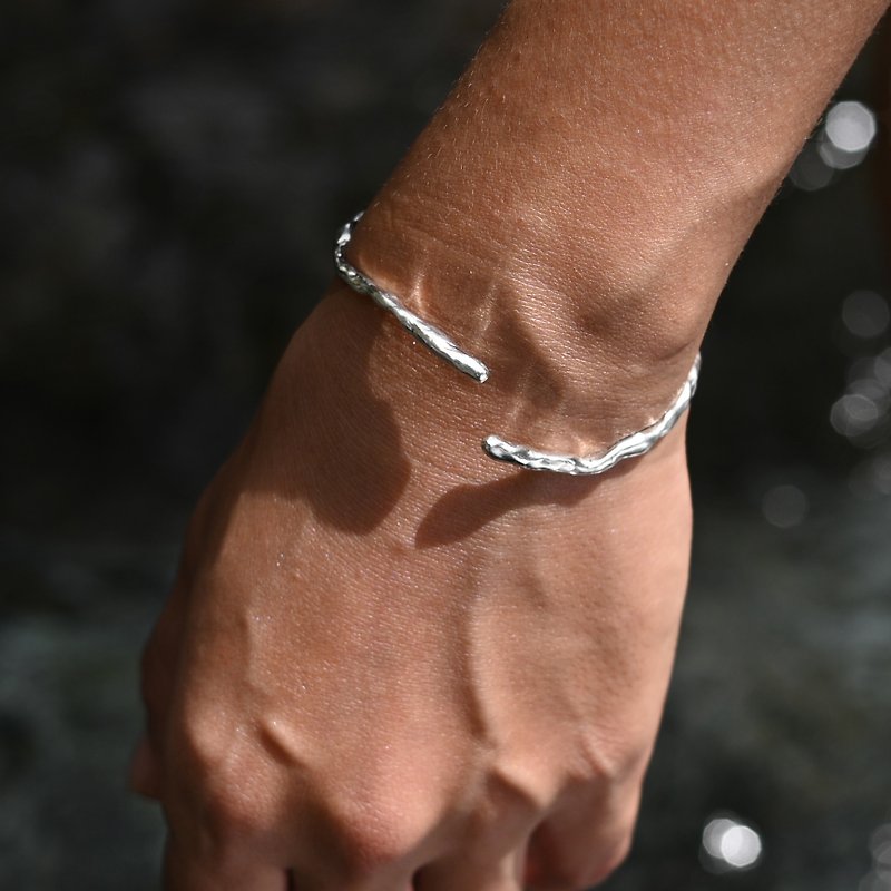 The shape of flowing water 925 sterling silver water ripple open bracelet bracelet minimalist and meticulous