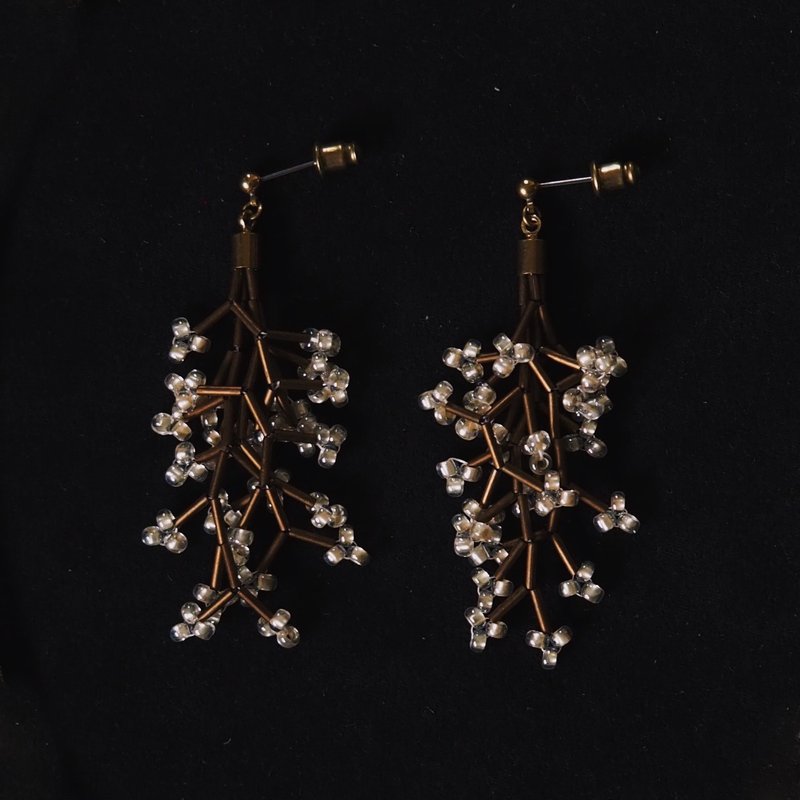 Classic branchy flower earrings Brown - ต่างหู - ทองแดงทองเหลือง สีทอง