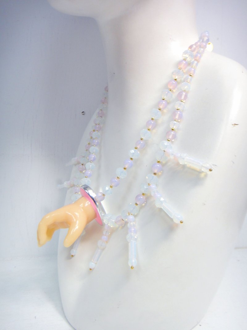 TBL Pink Protein Crystal Necklace Super playful doll hand crystal necklace - สร้อยคอ - เครื่องเพชรพลอย ขาว