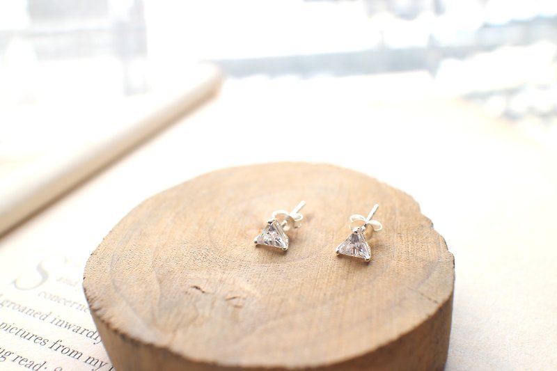 Small triangle - sterling silver earrings - ต่างหู - โลหะ สีเงิน