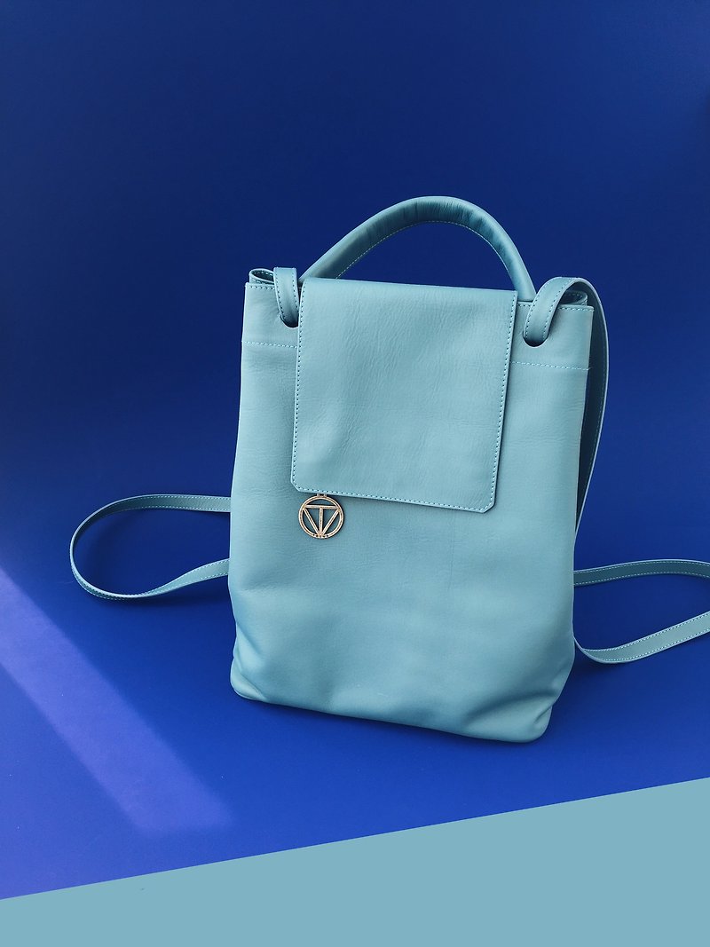 Carré Leather Bag - Blue - กระเป๋าเป้สะพายหลัง - หนังแท้ สีน้ำเงิน
