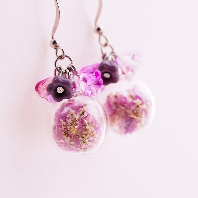 OMYWAY Handmade Dried Flower -  Artificial Glass Beads earrings 1.4CM - ต่างหู - แก้ว สีแดง