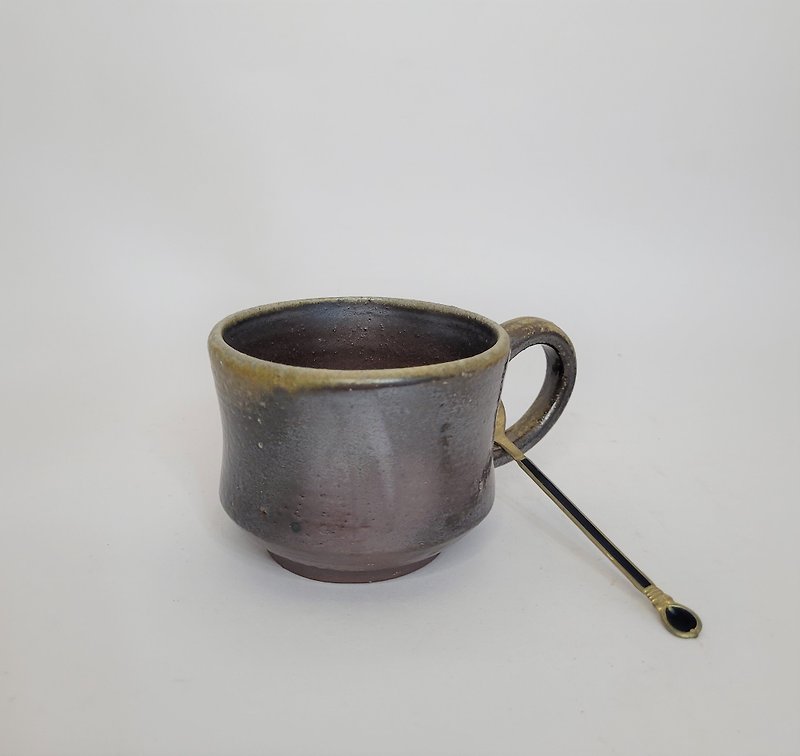 粘土薪焚きの小さなコーヒーカップ - マグカップ - 陶器 ブラウン