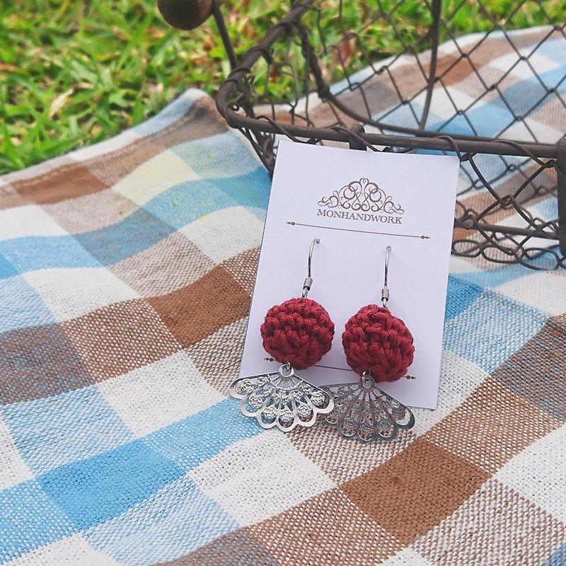 Shiwen cloth woven series earrings / earrings [Maki Flower Girl] - Earrings & Clip-ons - Cotton & Hemp Red