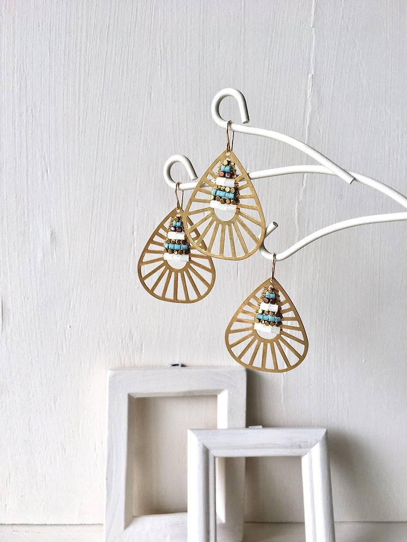 Turquoise, shell, Hematite, Antique brass drop hook earring / Clip-on earring - ต่างหู - หิน สีน้ำเงิน