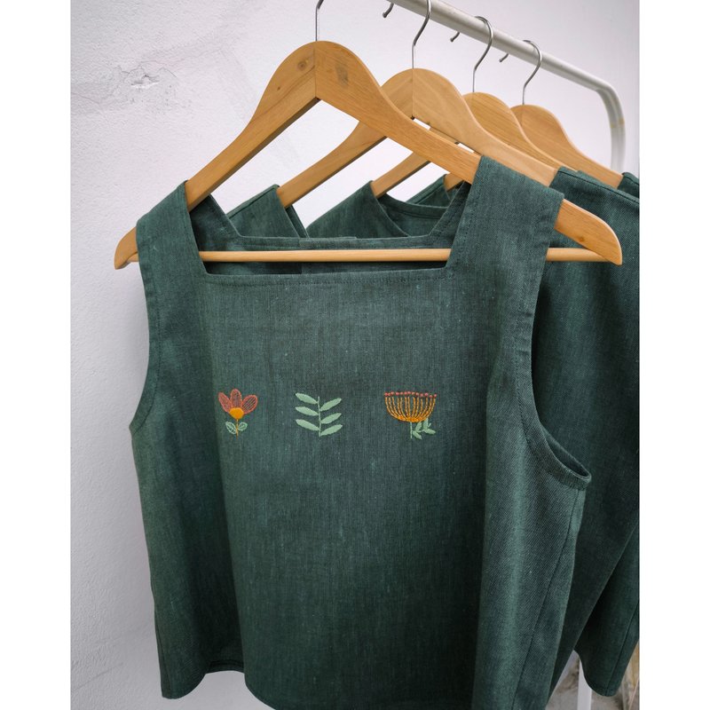 Embroidery | Cotton | Dark green square sleeveless shirt - 女上衣/長袖上衣 - 棉．麻 綠色