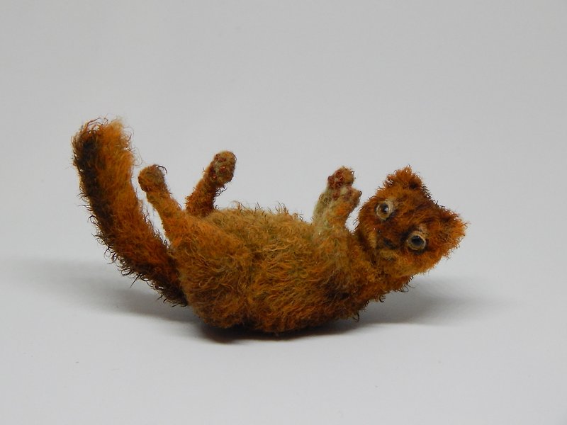 A miniature cat of 4 centimeters - ตุ๊กตา - วัสดุอื่นๆ สีนำ้ตาล