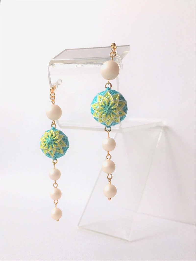 tachibanaya Japanese TEMARI earrings pearl Japanese Traditional Craft Temari Ball Embroidery Earrings - ต่างหู - งานปัก สีน้ำเงิน