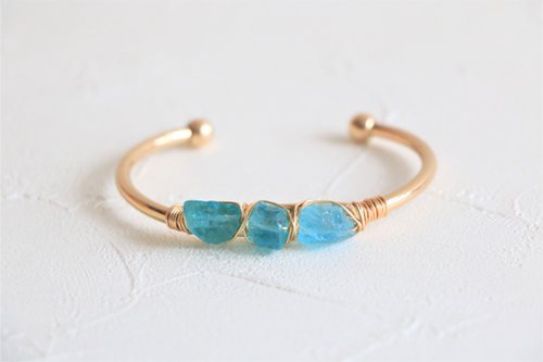 Vermeer Jewellery 天然水晶 冰藍磷灰石原石手環 藍磷灰石手鐲 手工銅線繞線手鐲 18k金銅線