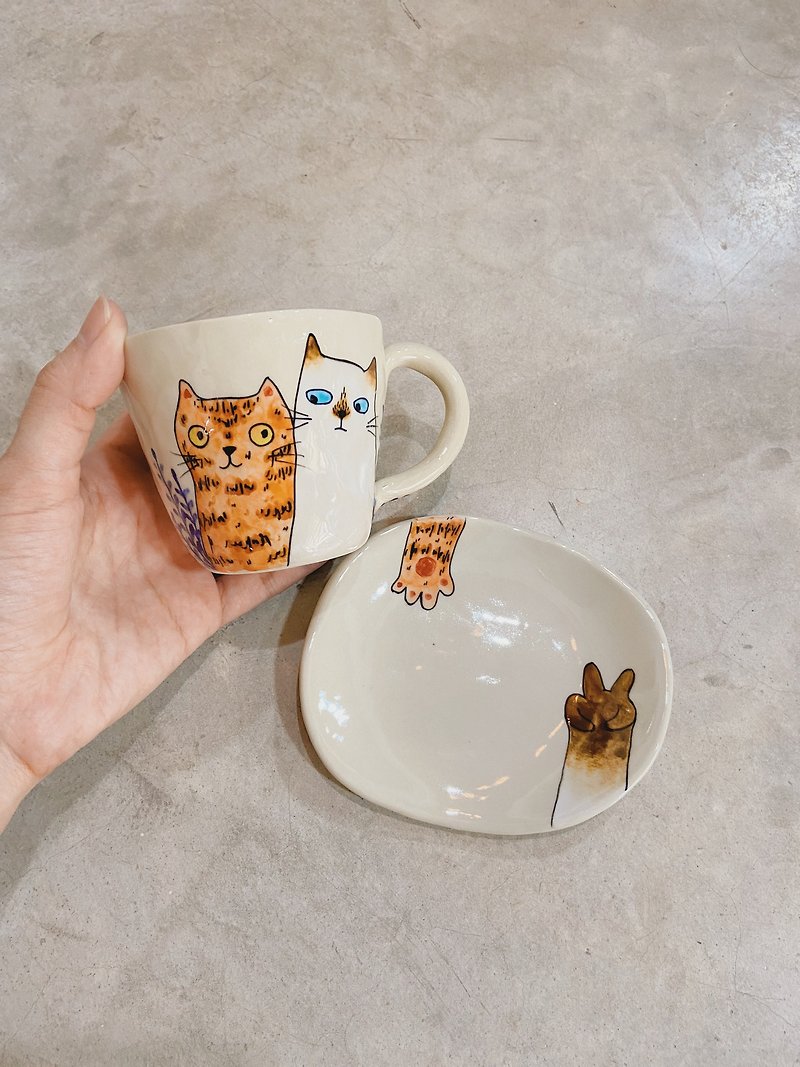 ชุดถ้วยกาแฟพร้อมจานรองลายแมวไทย / ลายแมววิเชียรมาสกับแมวส้ม