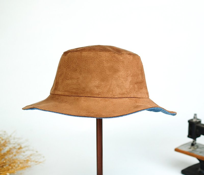 Handmade double-sided bucket hat - หมวก - หนังแท้ สีนำ้ตาล