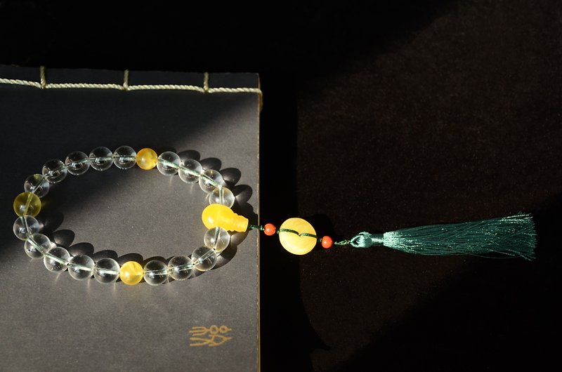 [Autumn] natural white crystal amber beeswax beads 18 bracelets - สร้อยข้อมือ - คริสตัล สีใส