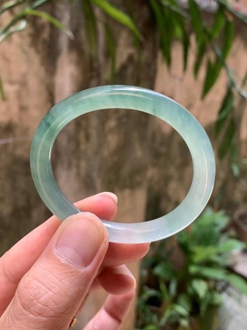 Good Morning Studio 冰種翡翠天然翡翠玉鐲 A玉手鐲玉鈪 • 冰種湖綠半山水翡翠貴妃鐲