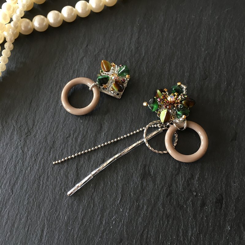 Green triangular earrings 〜asymmetry〜 - Earrings & Clip-ons - Copper & Brass Multicolor