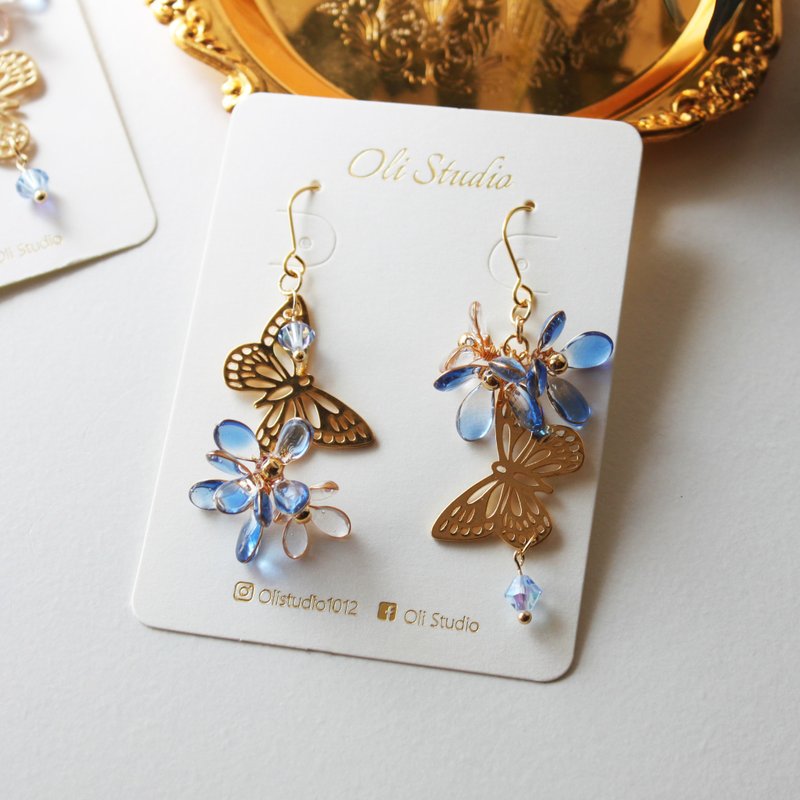 [Dye Butterfly Earrings] Butterfly Blue Crystal Flower Elegant and Romantic Earrings and Clip-On - ต่างหู - เรซิน สีน้ำเงิน