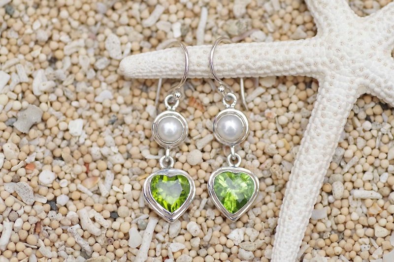 Heart peridot and freshwater pearl silver earrings