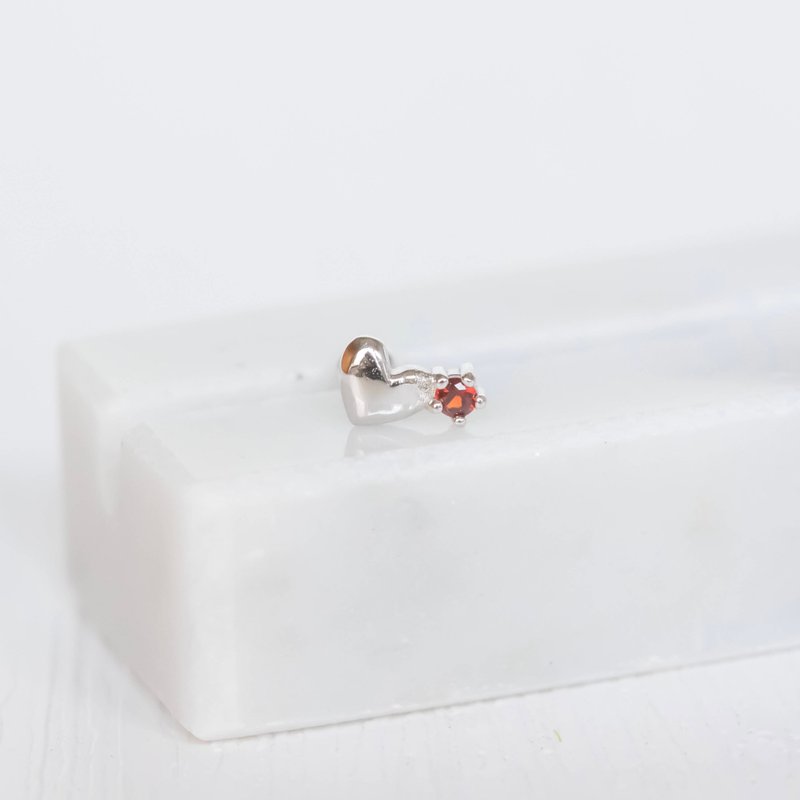 石榴石925純銀愛心轉珠耳環 - 耳環/耳夾/耳骨夾 - 水晶 銀色