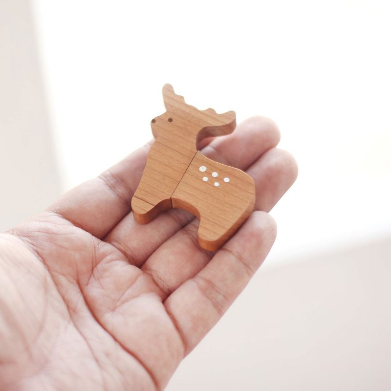 【客製禮物】 USB 隨身碟 麋鹿 派對動物 |  鑰匙圈 生日禮物 - 其他 - 木頭 咖啡色
